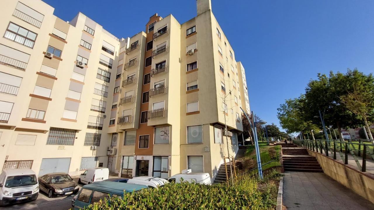 Апартаменты Enjoy Lisbon Cascais Sintra 1200 Metres To Metro Blue Line Sintra Rail Line Free Parking Амадора Экстерьер фото